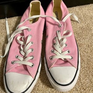 Pink Converse size 8.5